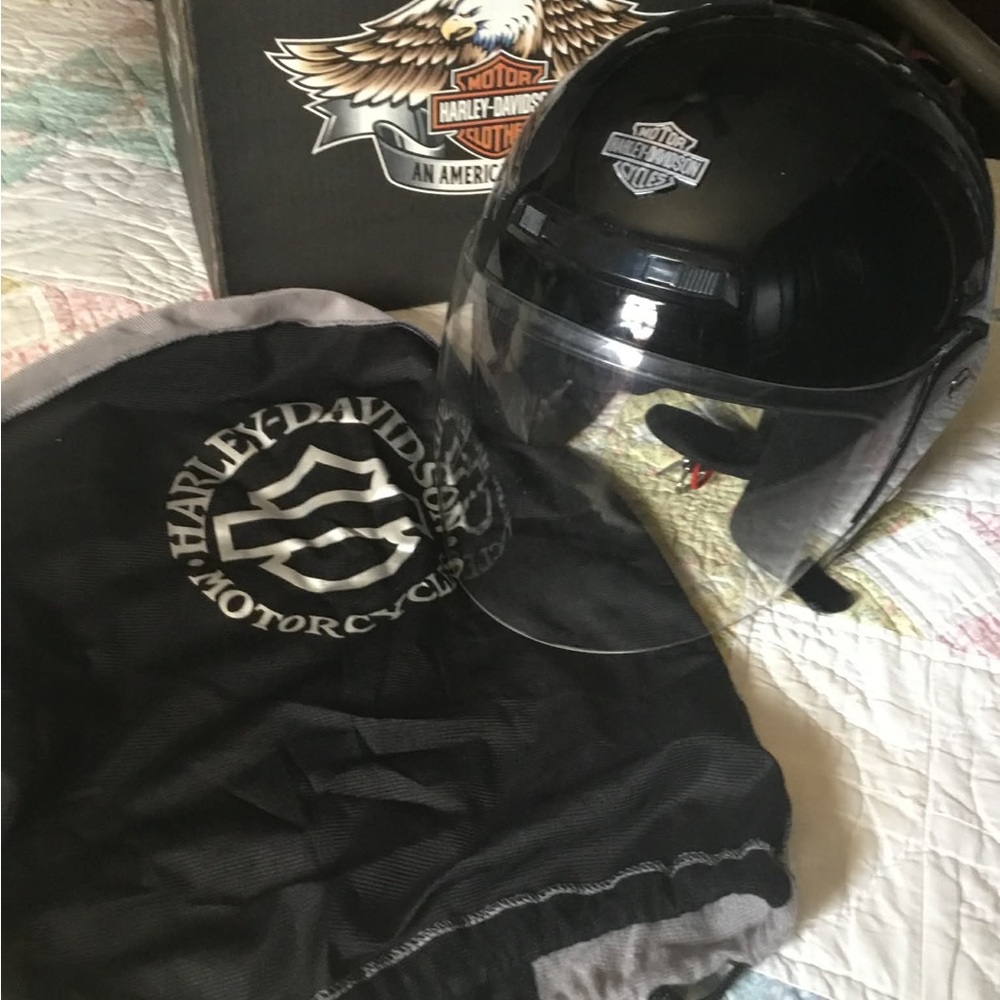 98012-06V HARLEY Davidson helmet with box and dustcover